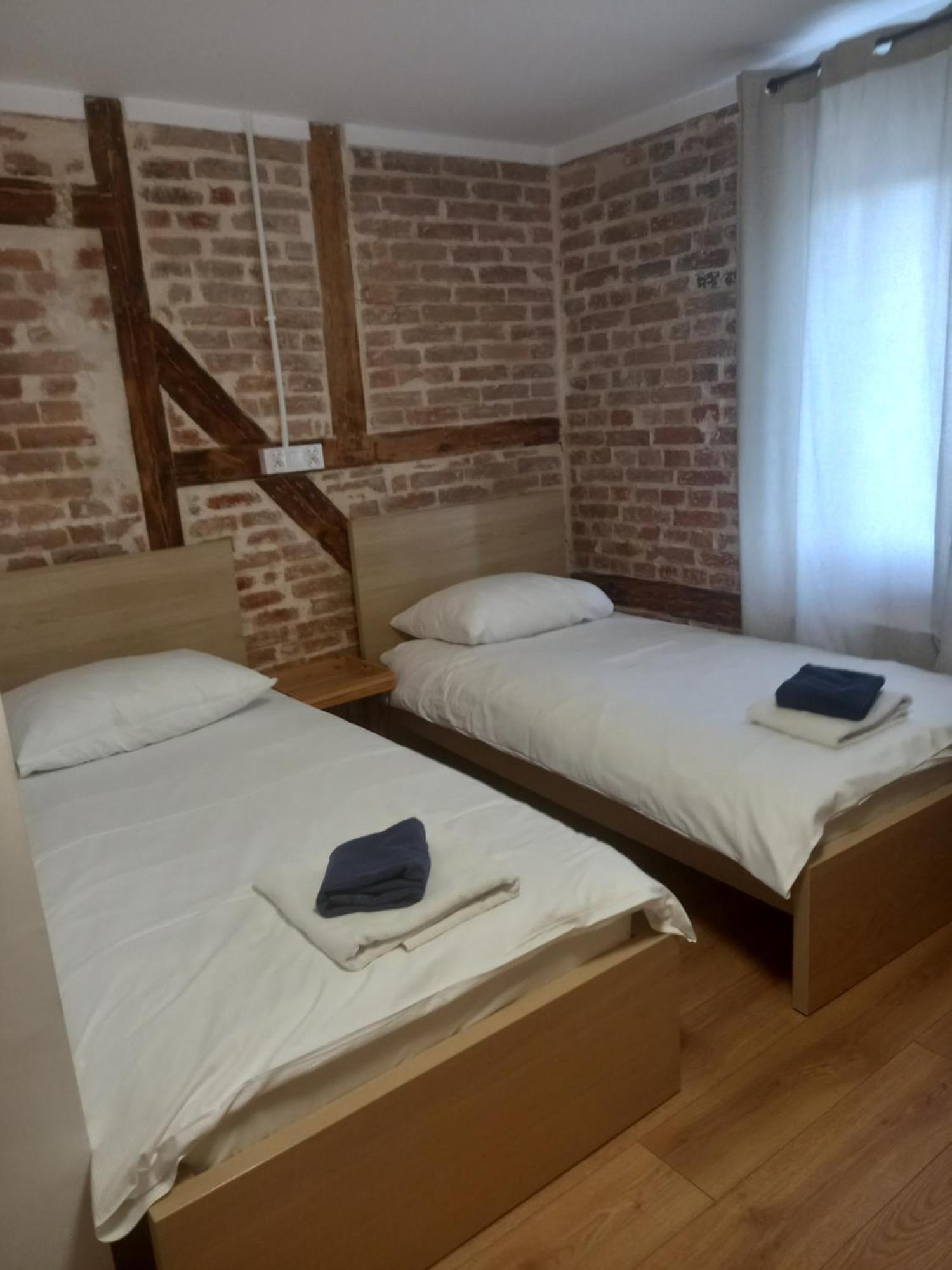 Leon'S Rooms Żary Exterior foto